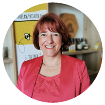 marija-studen-pesja-krog-mobile